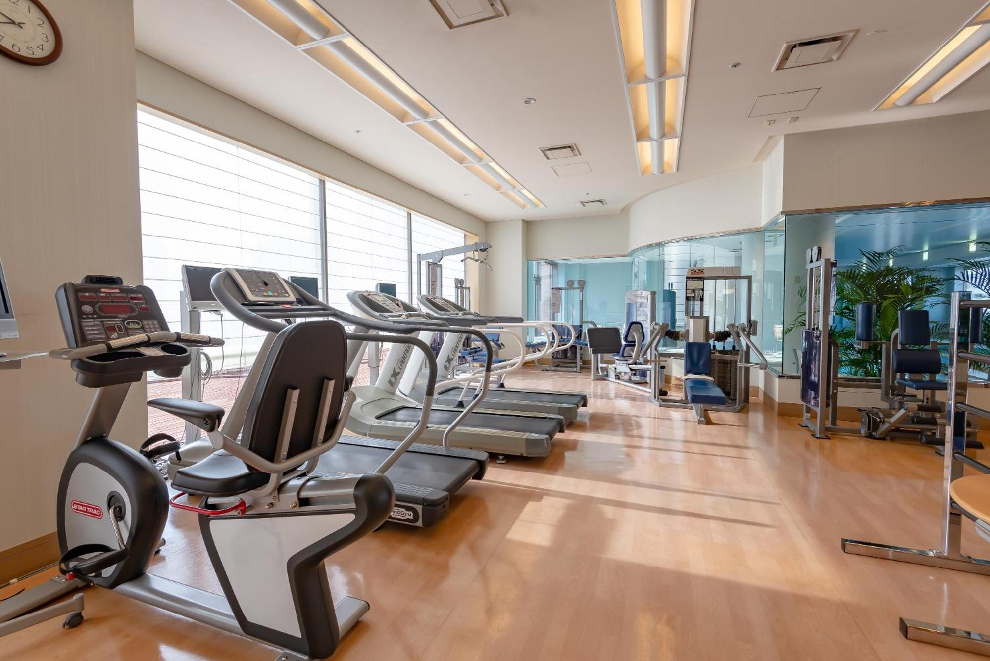 Hotel Okura Fukuoka Fukuoka  Exteriör bild The gym at the hotel