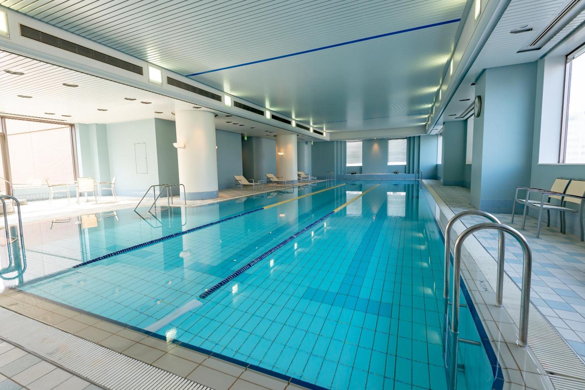 Hotel Okura Fukuoka Fukuoka  Exteriör bild Indoor pool