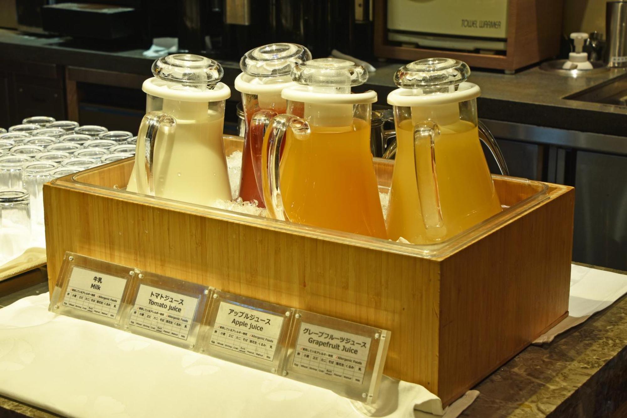Hotel Okura Fukuoka Fukuoka  Exteriör bild Bottles of Japanese tea