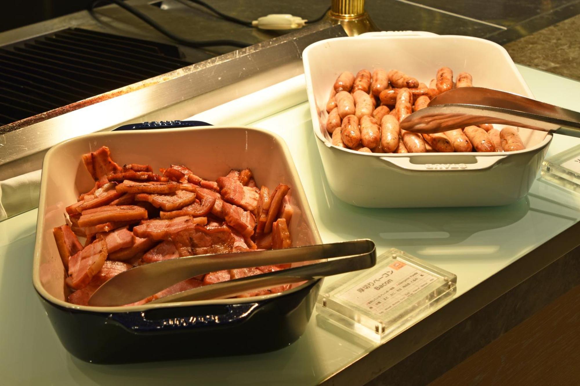 Hotel Okura Fukuoka Fukuoka  Exteriör bild Bacon and sausages