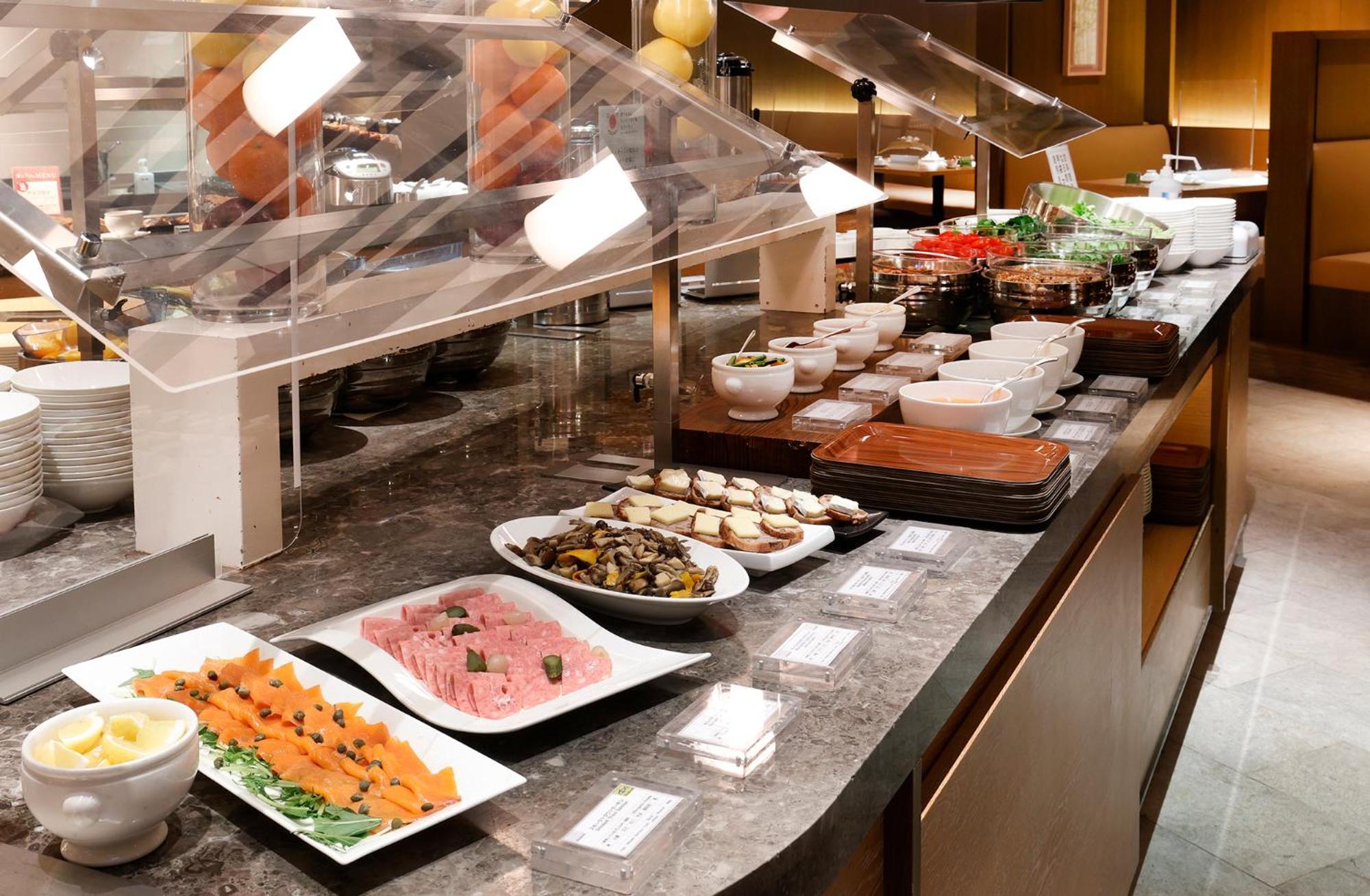 Hotel Okura Fukuoka Fukuoka  Exteriör bild A buffet at a hotel