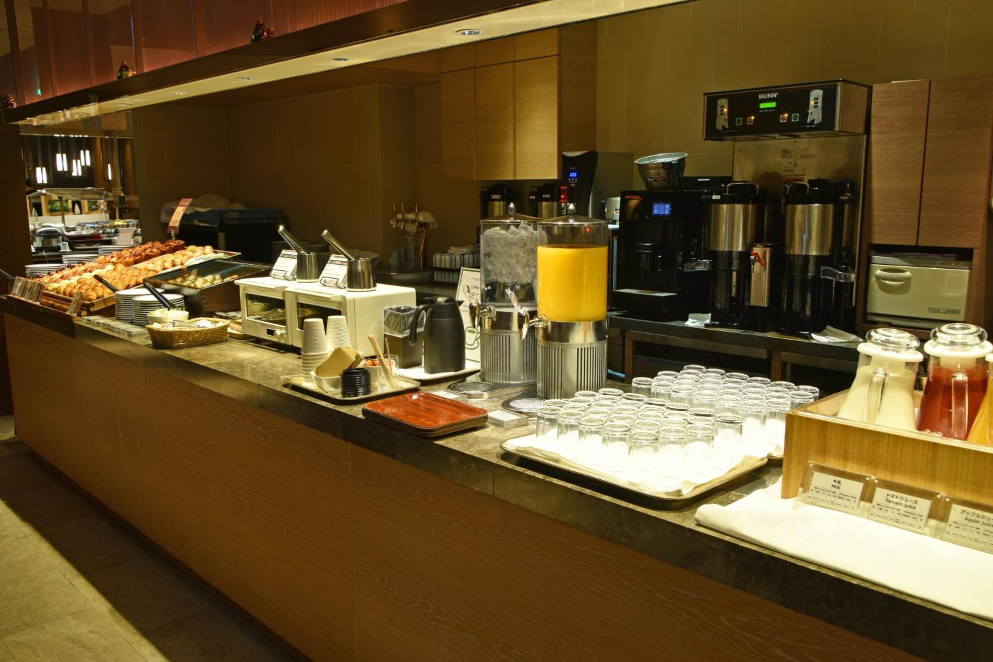 Hotel Okura Fukuoka Fukuoka  Exteriör bild A buffet at a hotel
