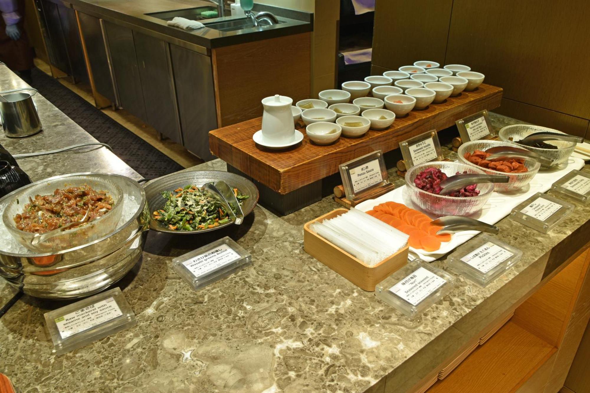Hotel Okura Fukuoka Fukuoka  Exteriör bild A selection of Korean banchan