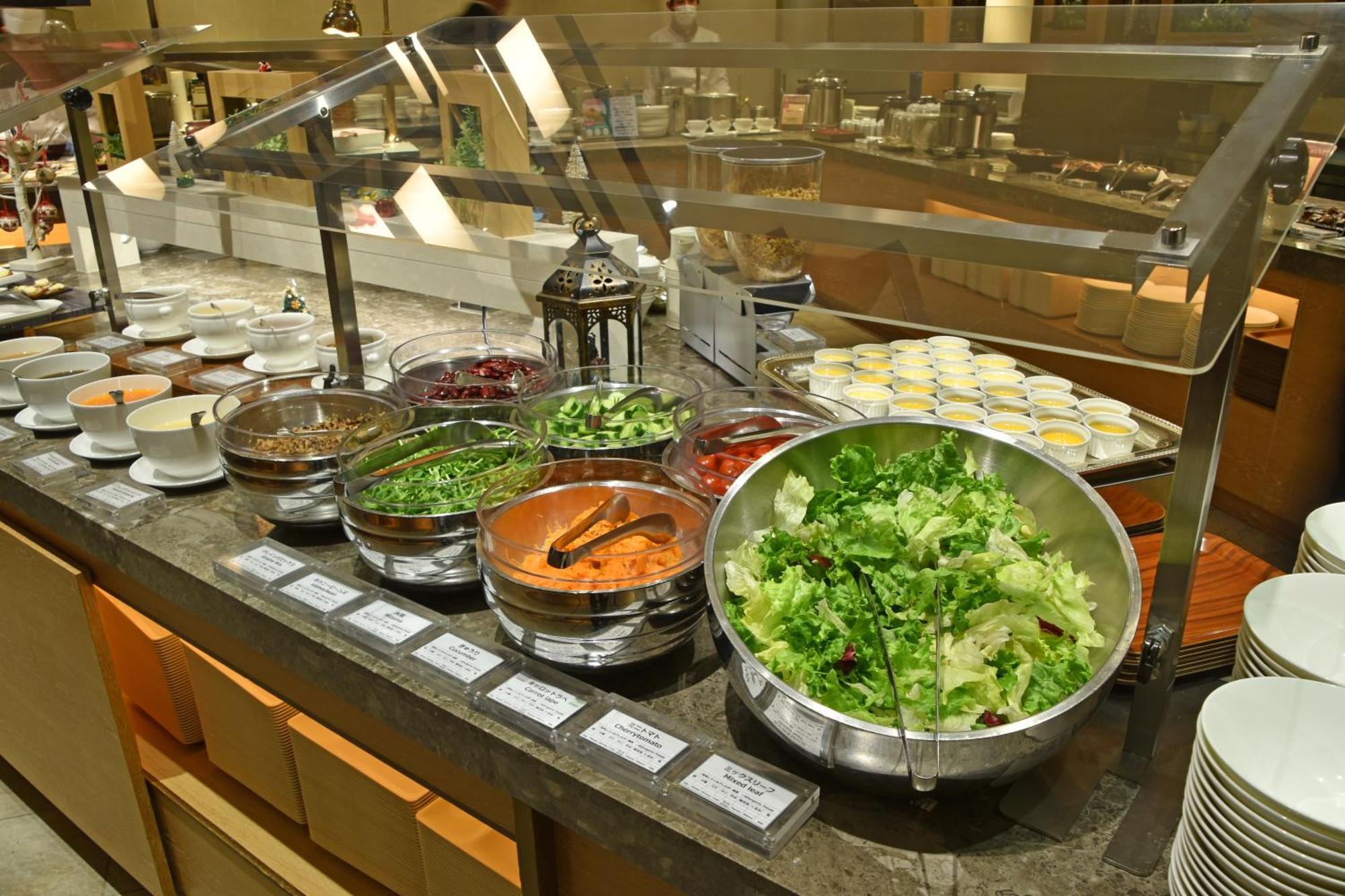 Hotel Okura Fukuoka Fukuoka  Exteriör bild A salad bar
