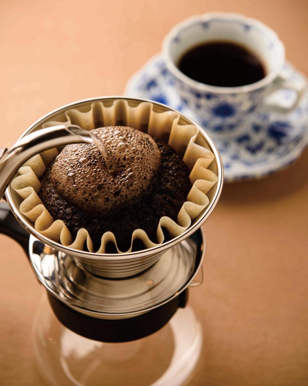 Hotel Okura Fukuoka Fukuoka  Exteriör bild Coffee being brewed with a Kalita coffee filter