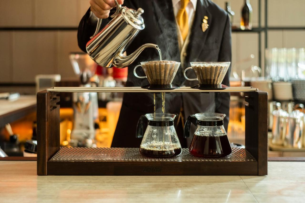 Hotel Okura Fukuoka Fukuoka  Exteriör bild A coffee being brewed with the V60 method