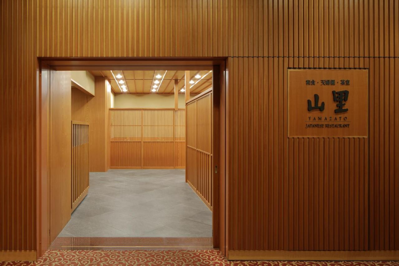Hotel Okura Fukuoka Fukuoka  Exteriör bild Entrance to the library