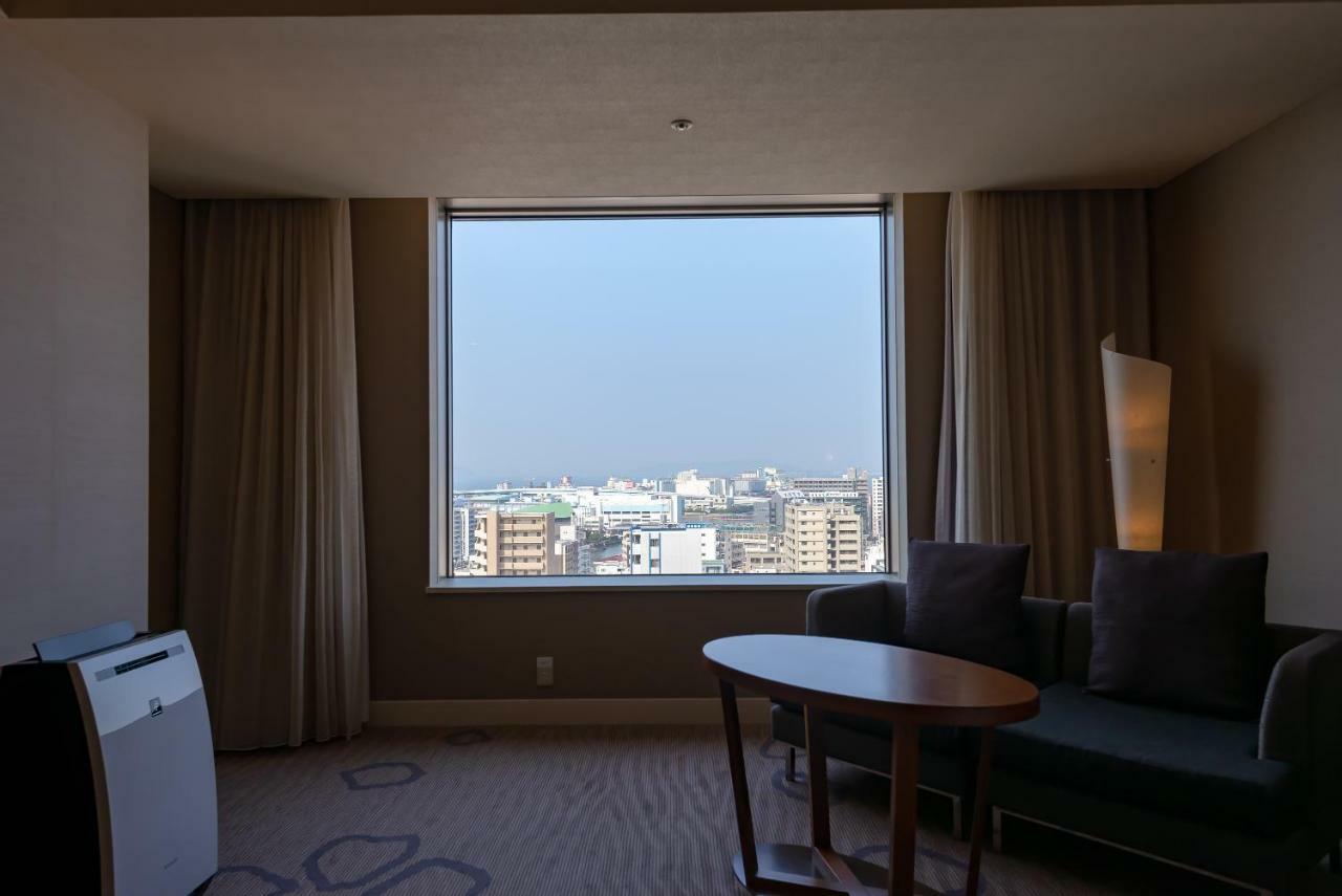 Hotel Okura Fukuoka Fukuoka  Exteriör bild A room at the hotel
